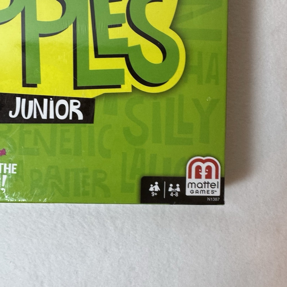 Mattel Apples to Apples Junior The Game of Crazy Comparisons Card Game Kids - Picture 3 of 10